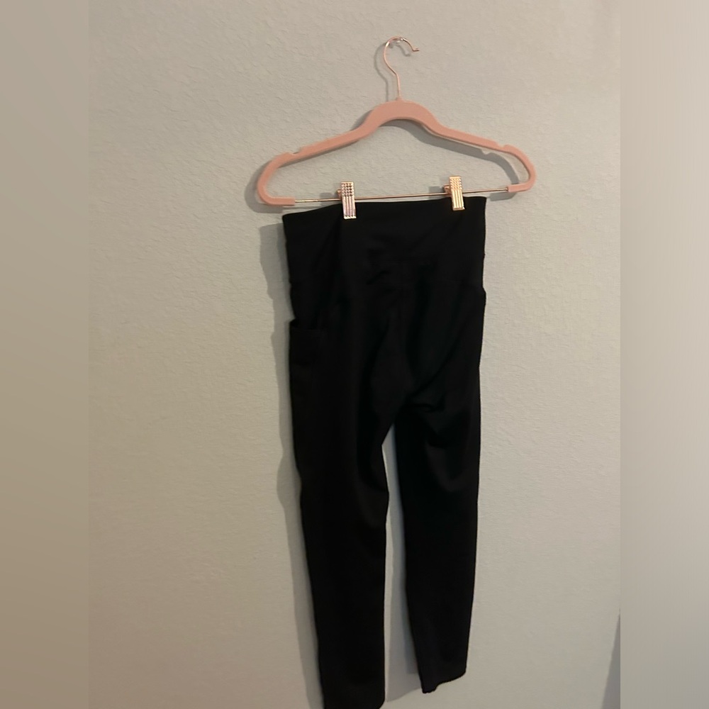 black athletic leggings